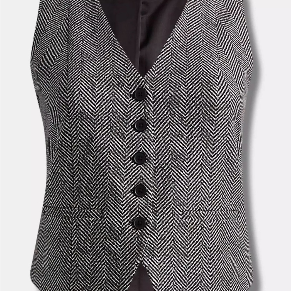Torrid Black and White Chevron Patterned Vest